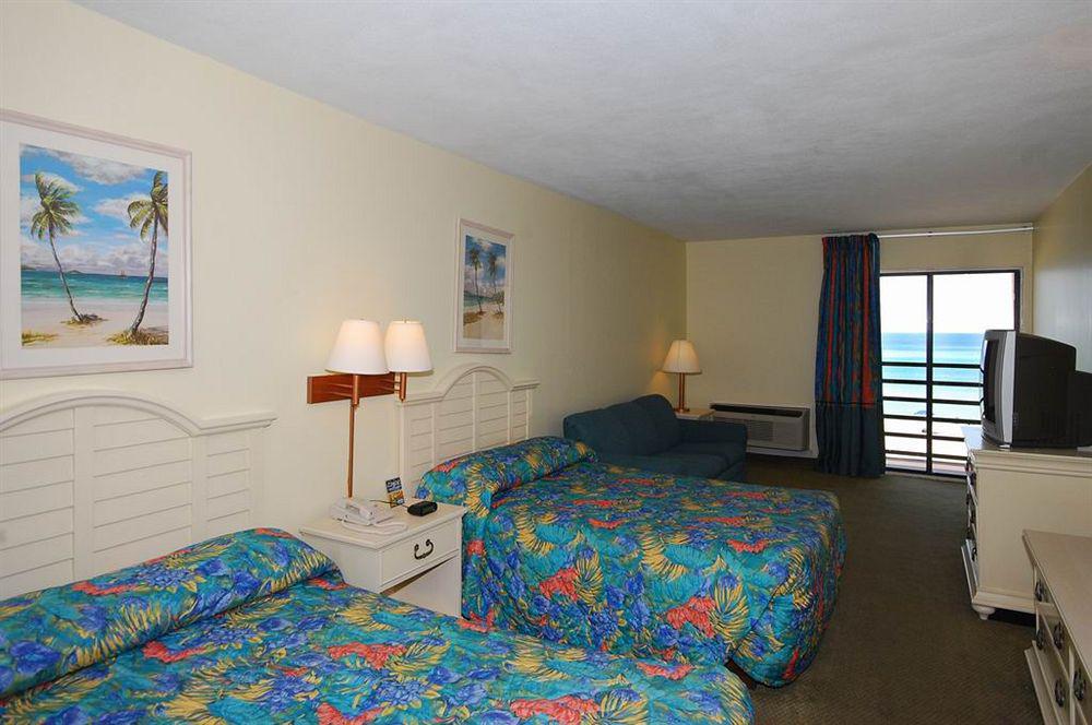Ramada By Wyndham Panama City Beach / Beachfront Exterior foto